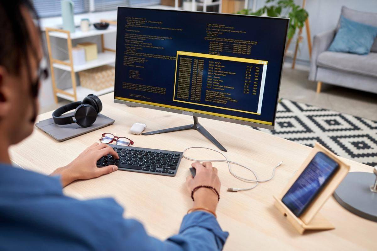 計(jì)算機(jī)科學(xué)與技術(shù) vs 軟件工程 高就業(yè)如何選擇？